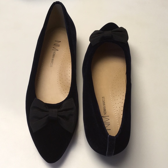 Neiman Marcus Dark Blue Suede Flats with Black Bow - Picture 9 of 11